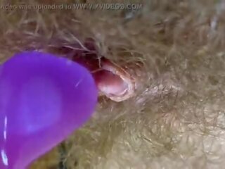 Wiwik alat vibrator test masturbation pov closeup erected big klitoris udan orgasme upslika burungpun