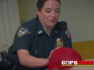Putz Loving Milf Cops Suck Off Criminals Huge Black shaft
