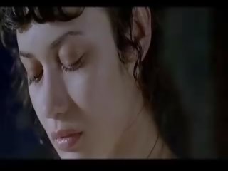 Olga kurylenko completo frontal sporco film scene
