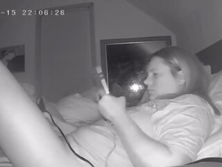Milf jackhammers clitoris înainte pat spion camera