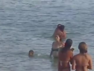 Casal fazendo 섹소 na praia 리오 das ostras-rj