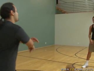 Capri cavanni fucked di bola keranjang mahkamah klip