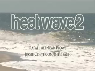 Rafael alencar plows jessie colter บน the ชายหาด
