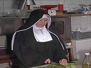 Alemana monja assfucked en cocina