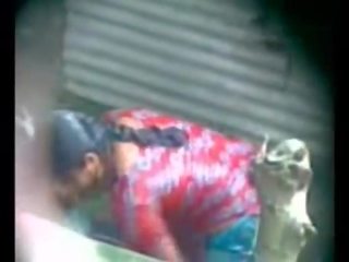 Secrètement recorded mms de une village tante prise une bain capturé par une voyeur - jouer indien xxx film