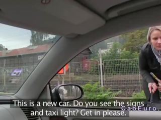 Falešný taxi řidič fucks blondýnka venkovní od za